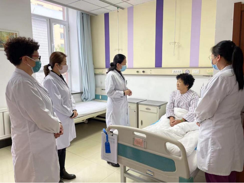 医护人员为患者解除病痛是“天职” 患者的
