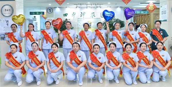 09受表彰人员合影.JPG